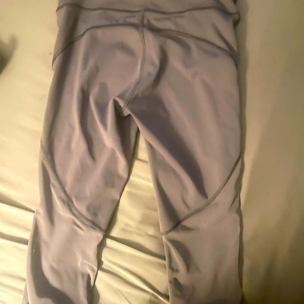 Lululemon size 6 grey. They are a bit too snug for me. Cropped at mid calf